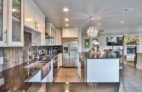 Granbury House | Large waterfront home with many outdoor and indoor activies.