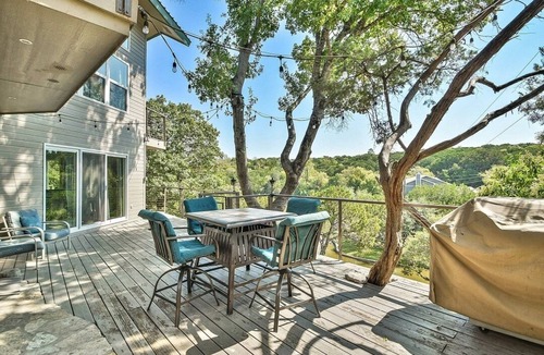 Granbury House | Large waterfront home with many outdoor and indoor activies.