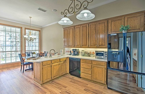 Coffee City House | Large Waterfront Lake Palestine Home w/Deck, Dock