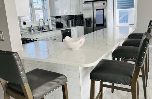 Momauguin House | Large Waterfront Modern Beach House