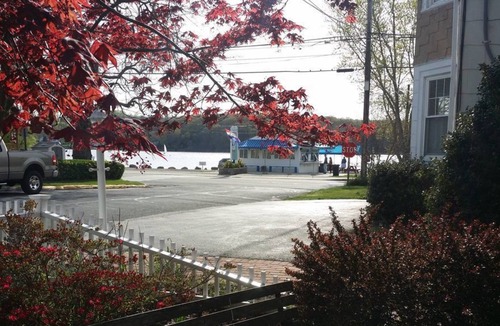 Mystic Apartment | Large Waterfront Mystic Penthouse