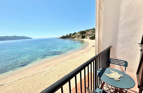 Tiuccia Apartment | Large waterfront studio - direct access to the beachn