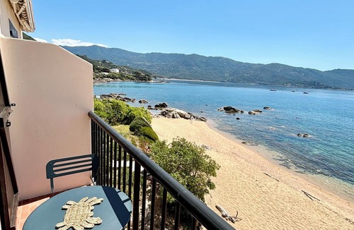 Tiuccia Apartment | Large waterfront studio - direct access to the beachn