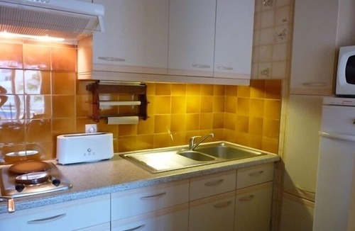 Palavas-les-Flots Apartment | Large, well-maintained, air-conditioned P2 with 160cm bed and canal view