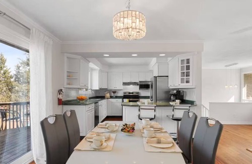 Prince Edward House | Large Whole Home in Wine Country: Pool Hottub Sauna + Spacious Backyard & Nature