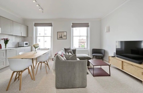 Pimlico Apartment | Large & Wonderful 1 Bed, Pimlico