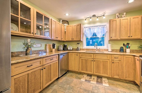 Paupack House | Large Yard + Games: ‘Edgewater Escape’ in Paupack!