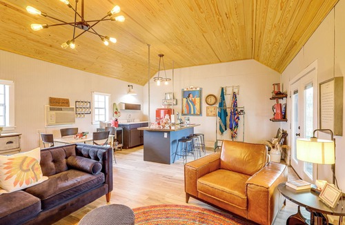 Fayetteville House | Large Yard + Pond: Fayetteville Rural Retreat