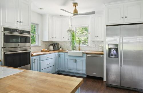 Lake Barcroft House | Large yard - Quiet area - 15 min to DC