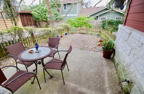 Barton Heights House | Large Zilker Home- Downtown, SOCO, Barton Springs, ACL, SXSW, Weekend Getaway!