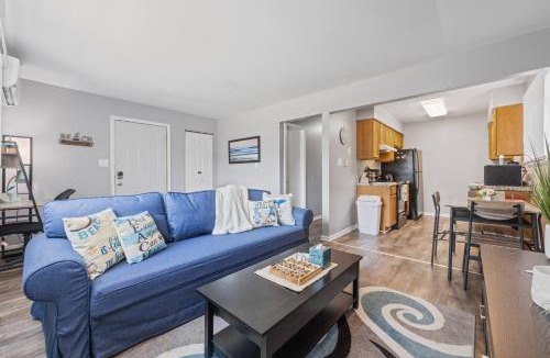 Aurora Apartment | Large2BR/Great for Work Crews&Families/desk/Parkng