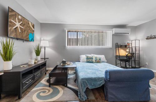 Aurora Apartment | Large2BR/Great for Work Crews&Families/desk/Parkng