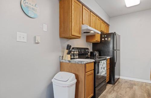 Aurora Apartment | Large2BR/Great for Work Crews&Families/desk/Parkng