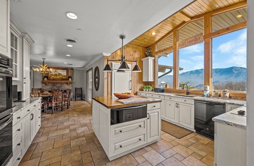 Chalet Village Cabin | LargeGroups EPIC view HotTub FirePit Theater 7 king, 3 bunks SMM