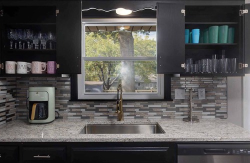Lee's Summit House | LargeHome 6KingBeds HotTub Arcade|Near Shops+FIFA