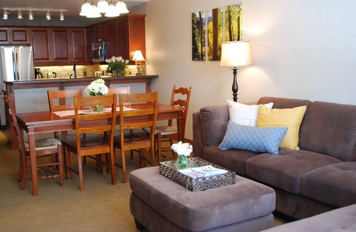 Salt Lake Mountain Resorts Condo | Largest 1 Br Condo With Den, Quiet Top Floor End Unit, Sleeps 6