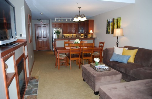 Salt Lake Mountain Resorts Condo | Largest 1 Br Condo With Den, Quiet Top Floor End Unit, Sleeps 6