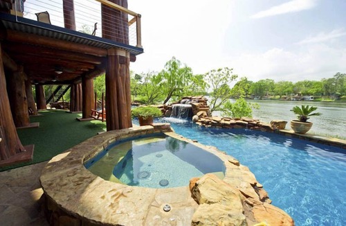 Marble Falls Cabin | Largest Retreat|Lake LBJ|Pool|Beach|Rope Swing