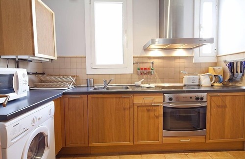el Camp d'en Grassot i Gracia Nova Apartment | Largest, sunny & renovated AC apartment in a central Location.