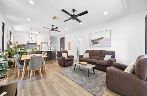 Largs Bay House | Largs Tides - 3BR, BBQ, Parking