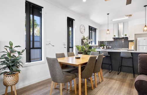 Largs Bay House | Largs Tides—Modern Stay Between Beach & Dining