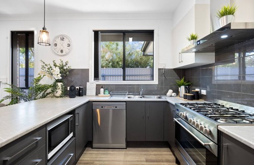 Largs Bay House | Largs Tides—Modern Stay Between Beach & Dining