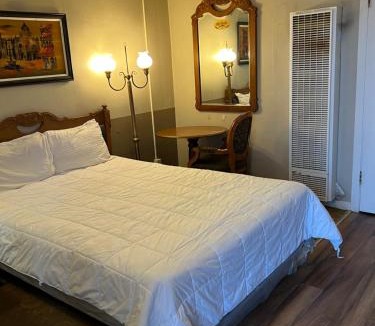 Sparks Hotel | Lariat Motel