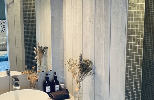 Asques Bed & Breakfast | Lariviere