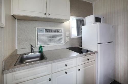 Stone Harbor Hotel | Lark Motel