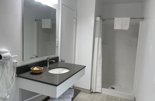 Willits Hotel | Lark Motel