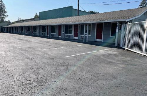 Willits Hotel | Lark Motel Willits
