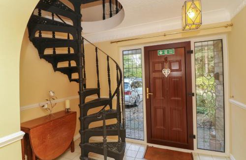 Alford House | Larkspur Cottage