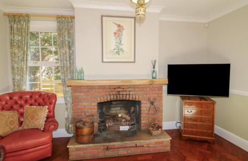 Alford House | Larkspur Cottage