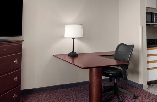 Sacramento Hotel | Larkspur Landing Extended Stay Suites Sacramento