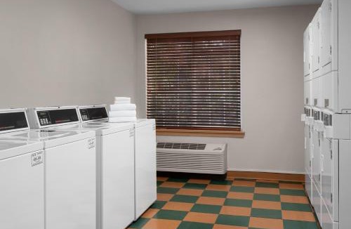 East Roseville Parkway Hotel | Larkspur Landing Extended Stay Suites Roseville