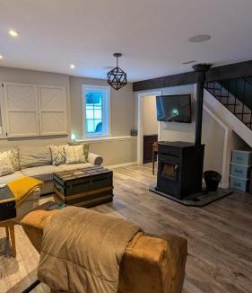 South Bruce Peninsula House | Larkwhistle SAUNA CHICKENS Near BEACHES