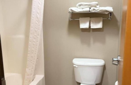 Larned Hotel | Larned Inn & Suites
