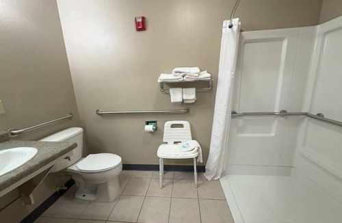 Larned Hotel | Larned Inn & Suites