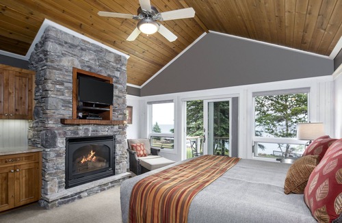 Two Harbors Hotel | Larsmont Cottages