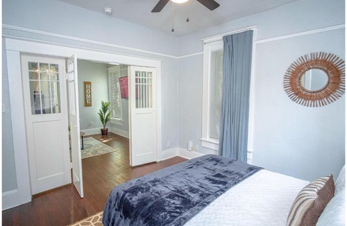 Southtown Apartment | Las Carolinas #1 Cozy 1BR1BA Sleeps 4