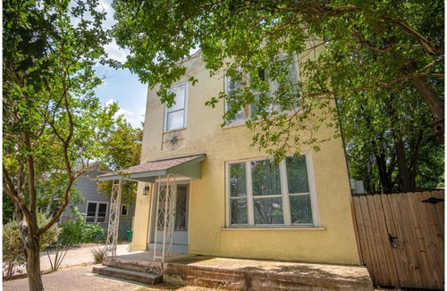 Southtown Apartment | Las Carolinas Cozy #2
