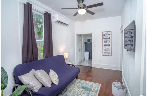 Southtown Apartment | Las Carolinas Cozy #3