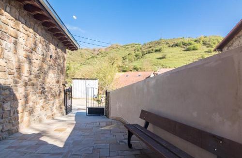 San Miguel de Aguayo House | Las Casucas De Somavia