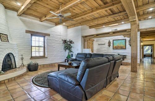 Mesilla Park House | Las Cruces Home La Casa Blanca with Courtyard