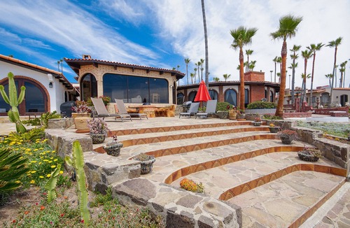 Las Gaviotas House | Las Gaviotas Front Row