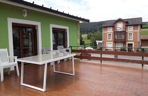 Castaneda House | Las Higueras. House with garden.