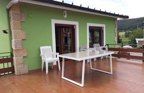 Castaneda House | Las Higueras. House with garden.