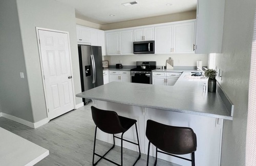 Imperial House | Las Lomas Home/3 Bedroom Home/2.5 bath/Big Patio