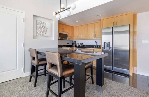Las Vegas Condo | Las Vegas | Pool & Strip Access | City Lights Getaway
