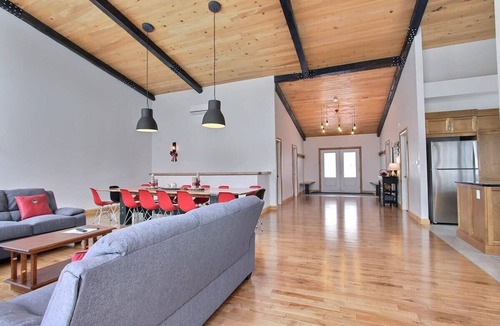 Saint-Philemon Ski Chalet | L’Ascension, 4-Season Spa & Mountain View